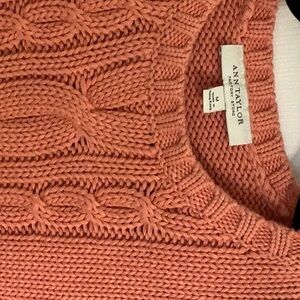 🦋ANN TAYLOR Factory, light coral cable knit sweater, size medium